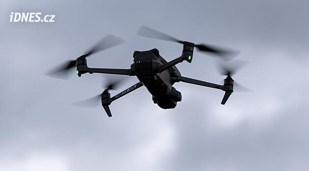 Letadlo nad Prahou ohrožoval dron. Incident vyšetřuje Úřad pro civilní letectví