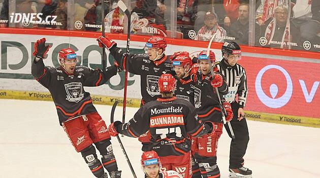 Hradec Králové zaten buzda antrenman yapıyor, sezonu Pardubice ile açacaklar