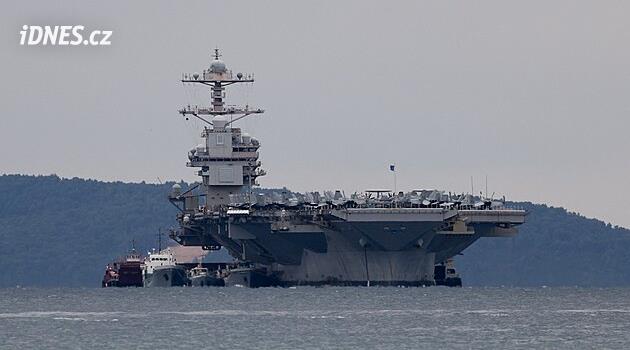 Největší americká letadlovka je ve Splitu. Po požáru ji čekají další opravy