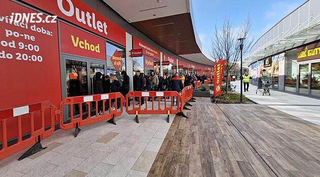 Lidl Outlet Ostrava açıldı, bölge halkı alışveriş çılgınlığından korktu