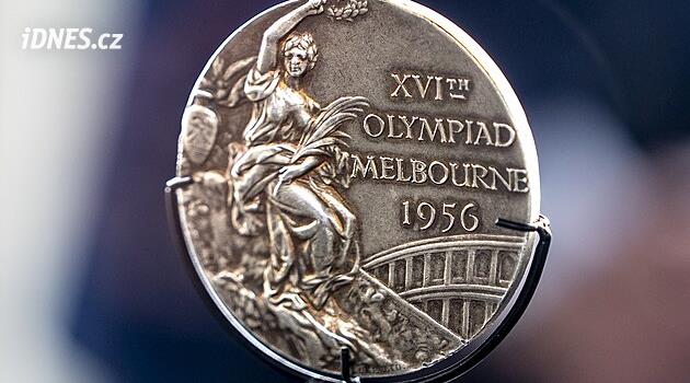 Láska přes železnou oponu. Muzeum ukáže olympijskou medaili slavné diskařky