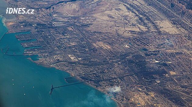 Írán zaútočil na obchodní loď v Hormuzském průlivu, hlásí Britové