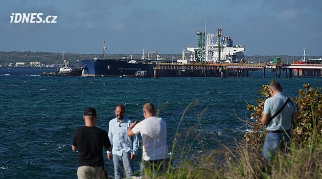 První ropa po měsících blokády. Ruský tanker zakotvil na krizí zmítané Kubě
