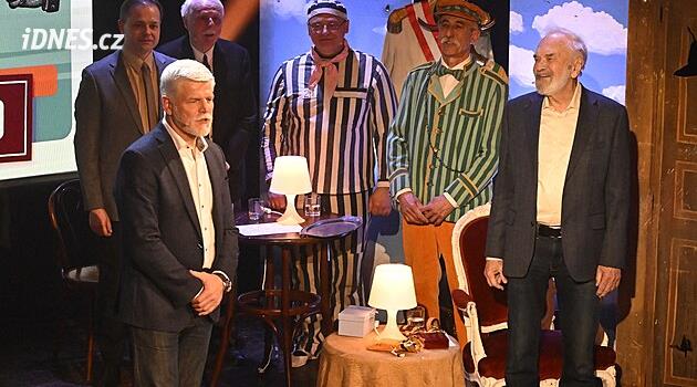 „Tolik starostí. Rus, Turek a ještě si najdete čas na mě,“ děkoval dojatý Svěrák Pavlovi