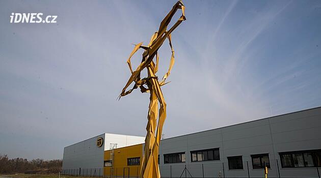 Jan Dostál'ın dev Stvůr heykeli Olomouc'a geri döndü
