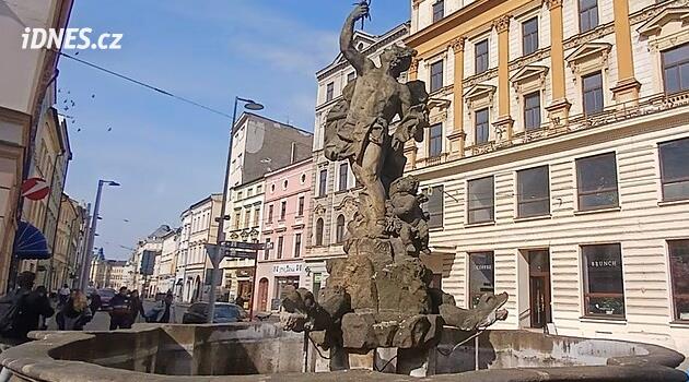 Olomouc'taki değerli barok çeşme üç milyon yıldır restorasyonu bekliyor