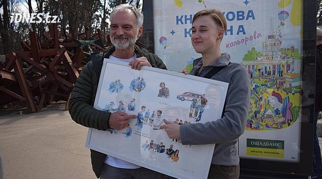 Paměť národa vyrazila s hercem Trojanem na Ukrajinu, dovezli přístroj za miliony