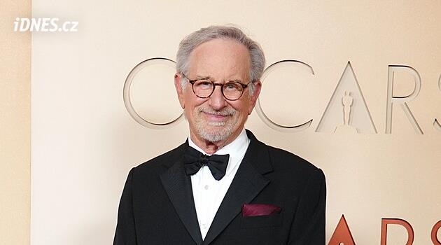 Steven Spielberg bir Bond filmi yönetmek istiyordu. Onu iki kez reddettiler