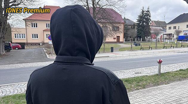 Propichování intimních partií, věšení na hák. Byla jsem celá modrá, říká oběť týrání