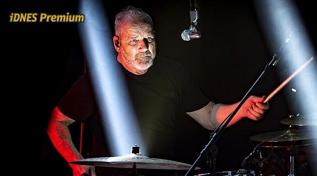 RECENZE: David Koller, nebo Lucie? Můžete hádat, kdo se o hity kapely lépe stará