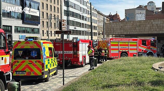 Nález odloženého zavazadla uzavřel Florenc. Obě linky metra stanicí projíždějí