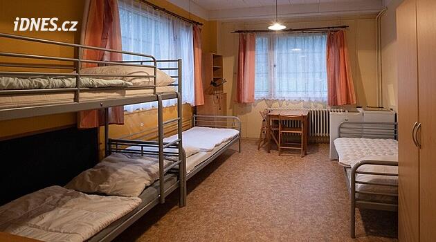 Nemoc, násilí, ztráta práce. Samoživitelky bez peněz končí v azylových domech