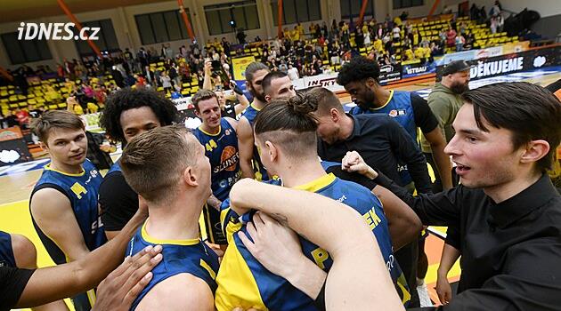 Ústí basketbolcuları seriyi Opava ile eşitledi. Kendi sahalarında 93:86 kazandılar