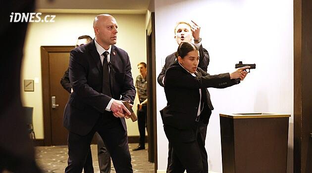 Tajná služba evakuovala Trumpa z galavečeře, na místě zadržela střelce