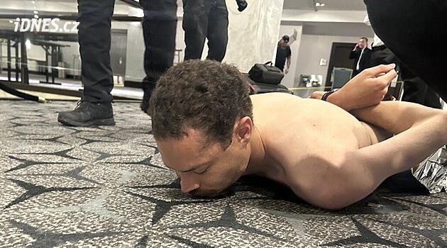 Pokus o atentát na Trumpa, držení zbraní. Soud obvinil střelce z galavečeře