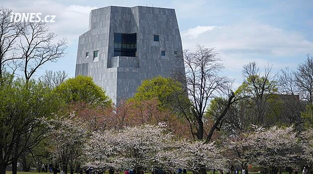 Obama konečně otevře svou knihovnu, pyšní se řadou „nej“ i hřištěm na basket