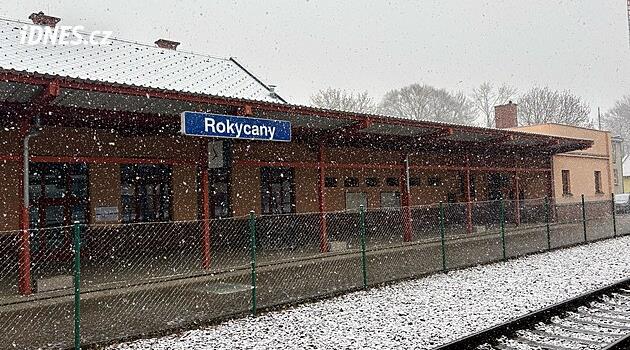 Západ Čech zasypal sníh, Karlovarsko hlásí problémy v dopravě