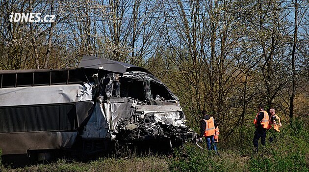 Smrtelná nehoda TGV. Na přejezd vjel kamion vezoucí vojenský materiál