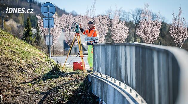 Köprünün kapatılması Hodkovice nad Mohelkou sokaklarına trafik getirdi