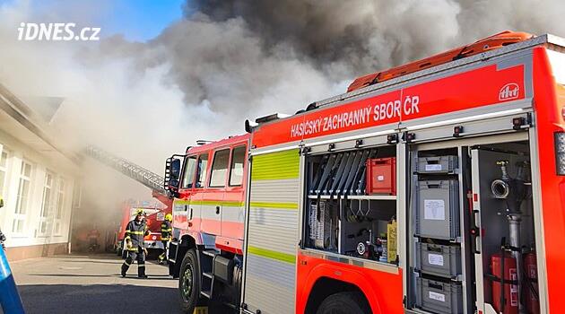 Semila bölgesindeki Stará Paka yakınlarındaki Horka'da bir sanayi salonunda yangın