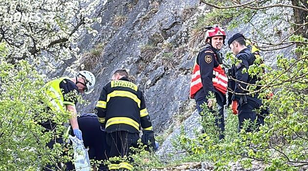 Mladík se zřítil z Branických skal, záchranáři mu už nedokázali pomoct