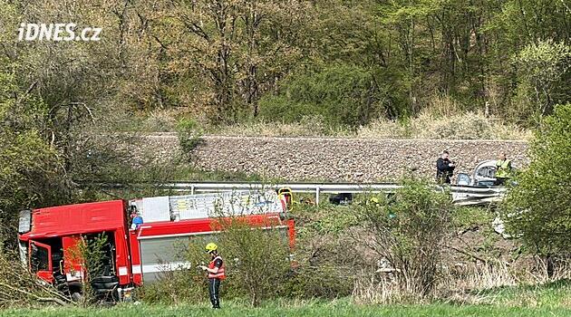 Tragická nehoda na Berounsku. Hasiči jeli k nehodě, srazili se s osobním autem