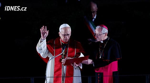 Papež na Velký pátek nesl kříž u Kolosea. Jednal také se Zelenským a Herzogem