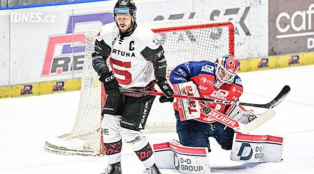 Extraliga ONLINE: Sparta sonla tehdit ediliyor, Pardubice ilerleyecek mi?