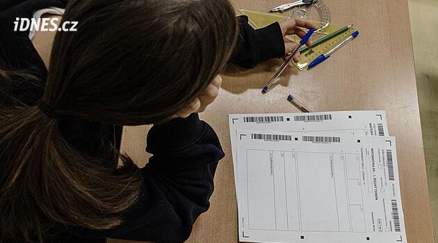 Finální pokus. Deváťáci píšou podruhé přijímačky. Snad to dopadne lépe, doufají