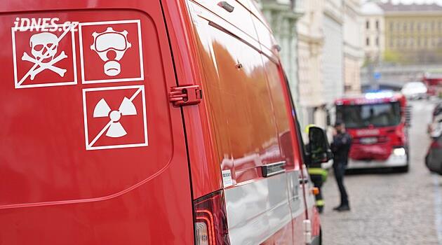 Kladensk'teki Pchery'deki okula kimyasallar sızdı, itfaiyeciler binayı boşalttı
