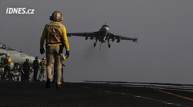 Na Blízký východ připlula další americká letadlová loď, již třetí