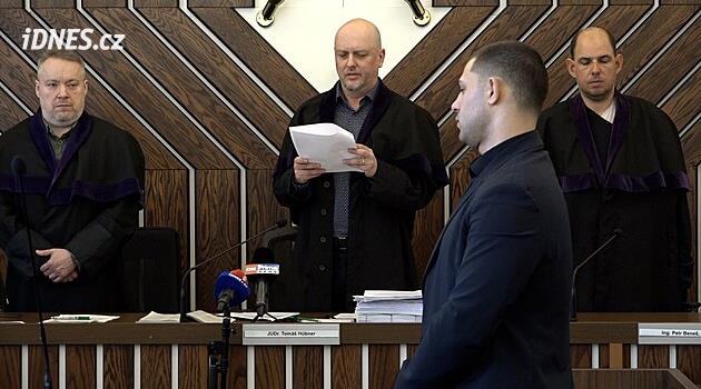 Mahkeme genç adamı Prag'ın Libni kentindeki garajlarda cinayete teşebbüs suçundan 12 yıl hapis cezasına çarptırdı.