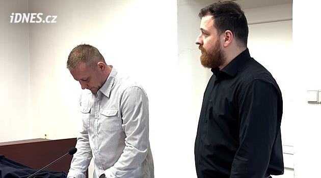 Odsouzeni, zproštěni, odsouzeni. Případ strážníků a oběšence dává justici zabrat