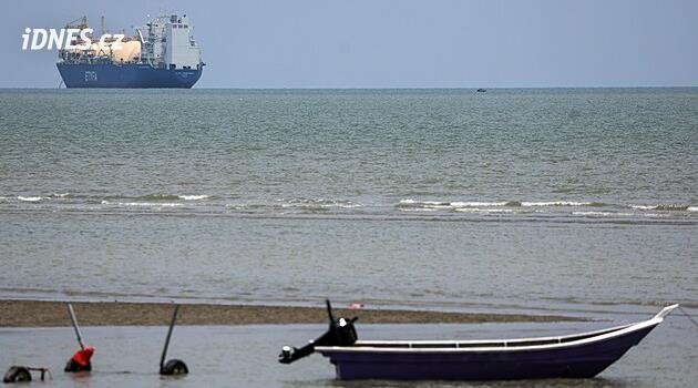 Rostou obavy o další obchodní tepnu světa. V ohrožení je Malacký průliv