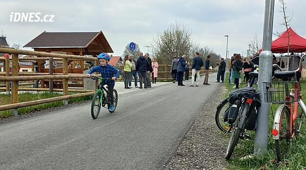 Veselí nad Lužnicí'de eski yolun üzerinde bir bisiklet yolu oluşturuldu