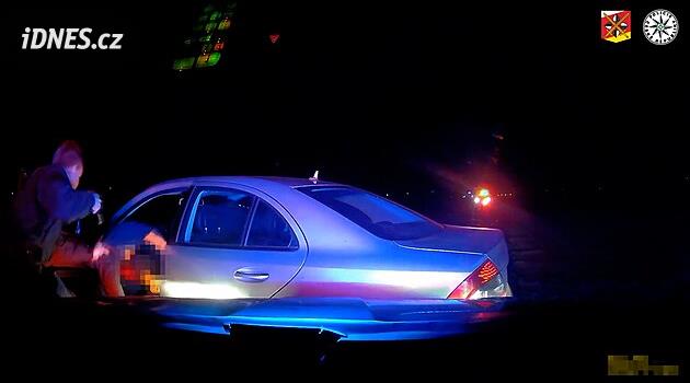 Polis Hradec Králové'de sarhoş bir sürücüyü kovaladı