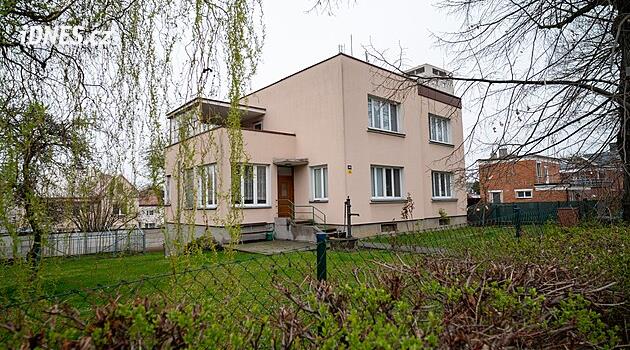 Vila nesvéprávných bratrů vyžaduje nákladnou opravu, potvrdil nový posudek