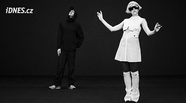 RECENZE: Chemik a jitřenka. Duo Tomora debutuje jiskrným albem. Uslyšíme jej živě