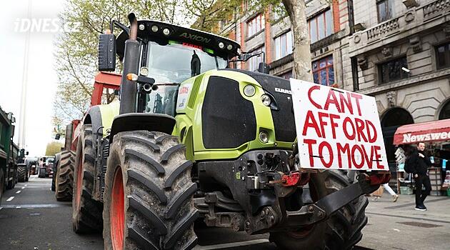 Konec protestů. Irská policie v Dublinu vyhnala blokující traktory a náklaďáky