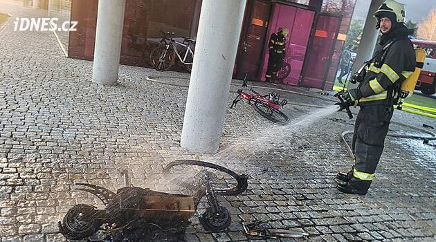 Beskydy otelinde elektrikli scooter alev aldı