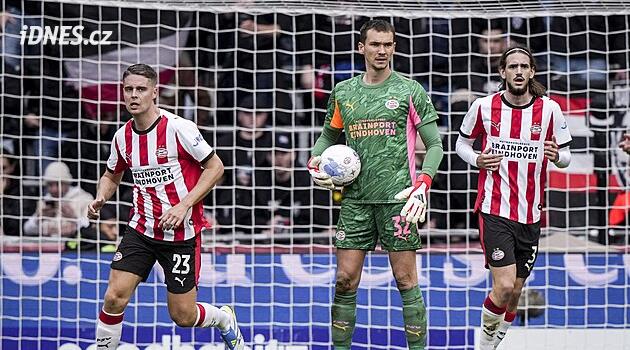 Kaleci Matěj Kovář PSV formasıyla Hollanda ligini domine etti