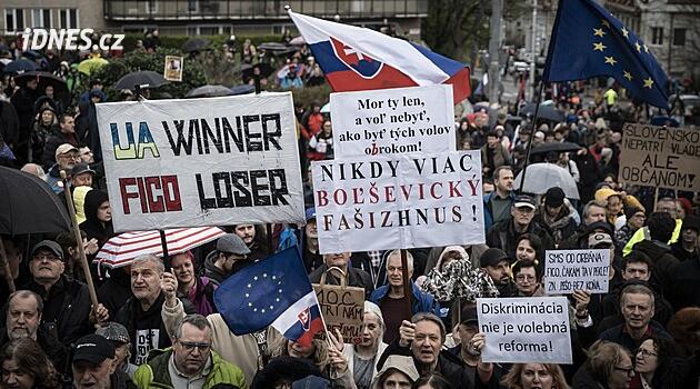 Diskriminace není volební reforma. Slováci demonstrovali proti zrušení voleb poštou