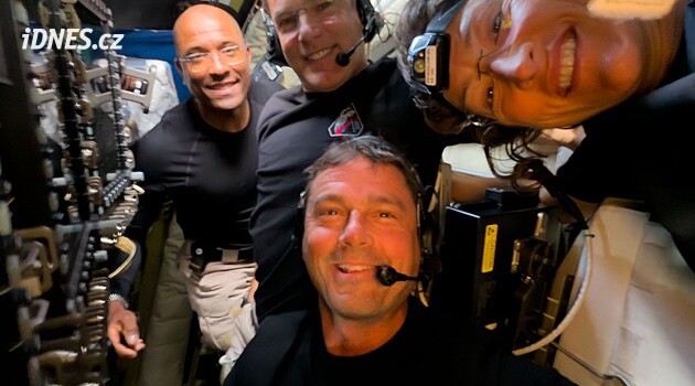 Posádka mise Artemis II na sobě při obletu Měsíce měla vlněné prádlo ze Sokolova