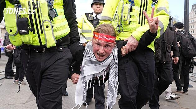 V Londýně zatkli 523 lidí. Demonstrovali za zakázanou organizaci Palestine Action