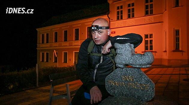 Reportér vyrazil z gauče rovnou na slavný pochod do Prčice. Magor, vyslechl si