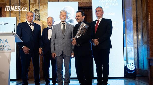 Pavel předal Vetchému Cenu Arnošta Lustiga. Obrovská odpovědnost, řekl herec
