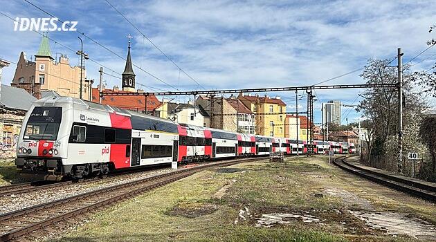 Porucha trakčního vedení zastavila provoz vlaků přes Smíchovské nádraží