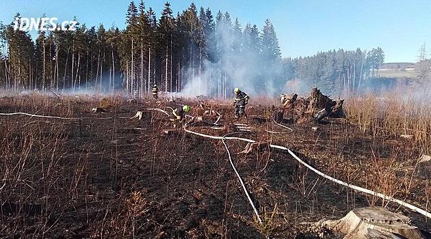 Düzinelerce ekip Ždársk'taki barajdaki yangını söndürüyor