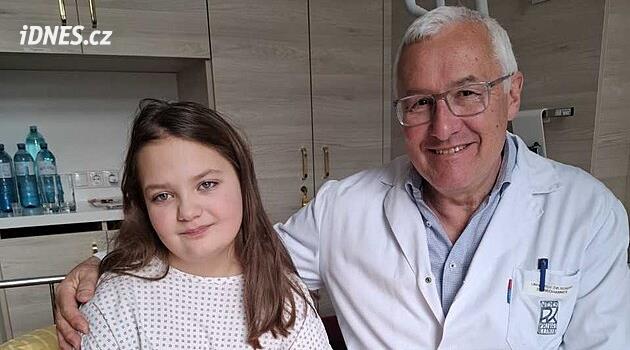 Potrhané nervy v ruce lékaři neřešili. Školačce pomohly tři operace ve Vídni