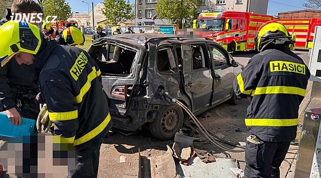 Na čerpací stanici explodovala nádrž auta na stlačený plyn, výbuch zranil řidiče